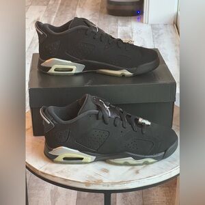 Nike Air Jordan 6 Retro Low Chrome size 6y Sneakers